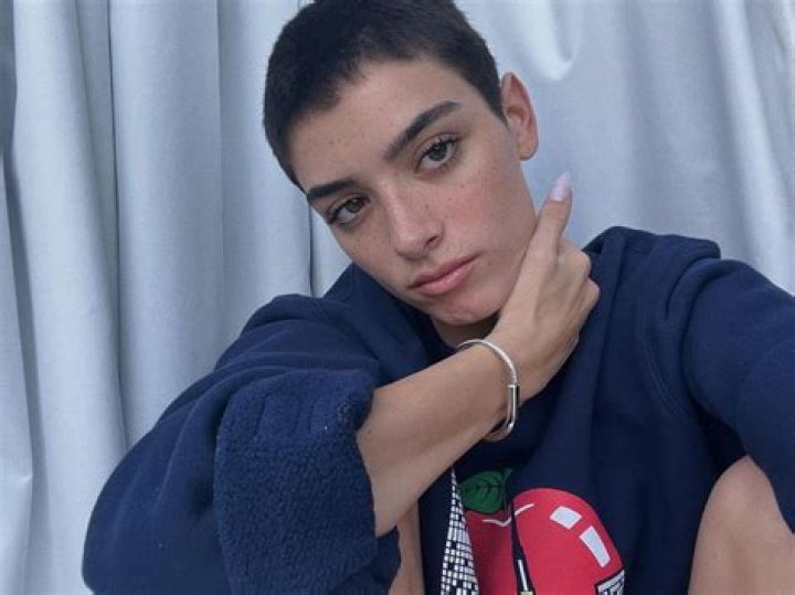 Dixie D’Amelio just debuted a bold new haircut