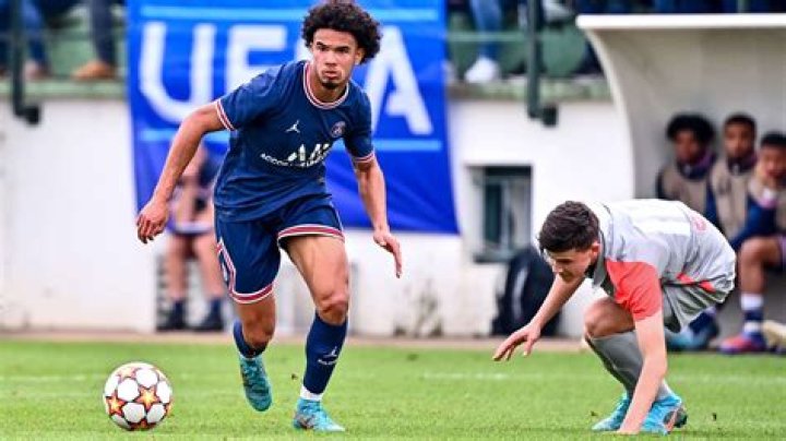 Dorine Niece De Footballeur Archives