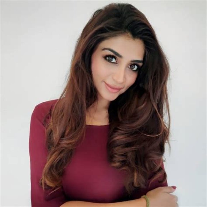 Hannah Barron Biography: Age, Net Worth, Spouse, Children, Parents, Instagram, Twitter, Height, Occupation, Photos, Wiki