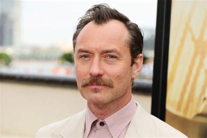 Jude Law Biography: Wife, Movies, Age, Children, Net Worth, TV Shows, Instagram, Siblings, Height, Nationality