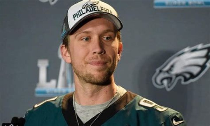 Know About Nick Foles; Contract, Age, Stats, Wife, Salary, Jersey