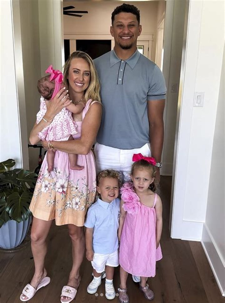 Know About Patrick Mahomes; Siblings, Age, Contract, Family, Girlfriend, Height