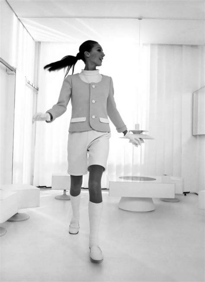 Marisa Berenson Jeune