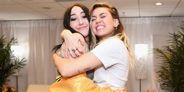 Noah Cyrus - Celebrity