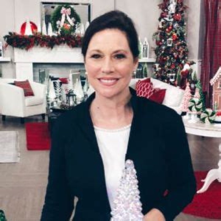 QVC Valerie Parr Hill Wiki; Husband, Family, Net Worth, Age & Facts