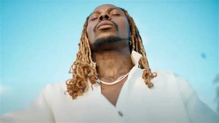 Review: On Yoga, Asake departs the street for fortification in Dakar