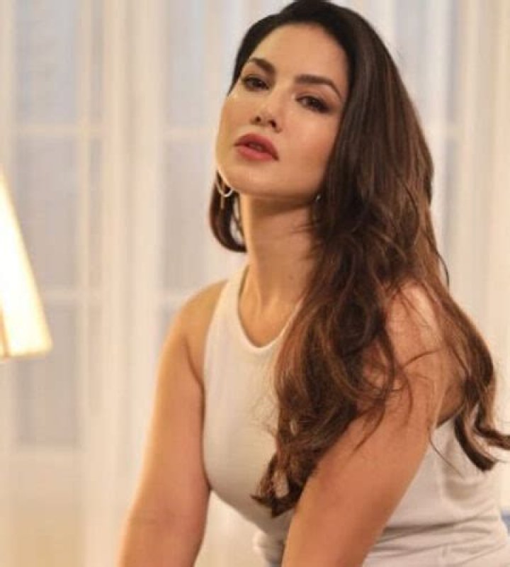 Sunny Leone Height, Weight, Age, Measurements, bra size