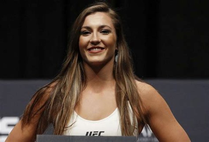 UFC’s Montana De La Rosa Wiki; Age, Net Worth, Daughter, Husband, Facts
